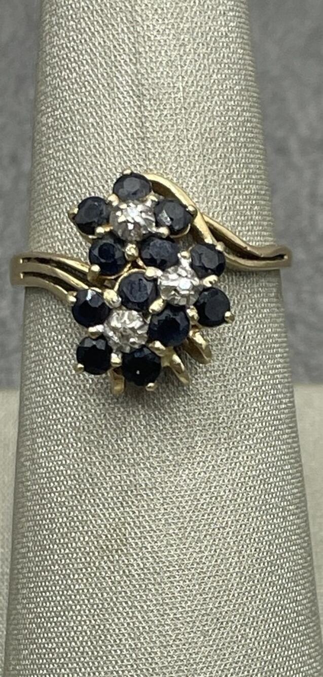 10K Yellow Gold Black Stone Three Flower Ring W/ Diamond Accents (27006)